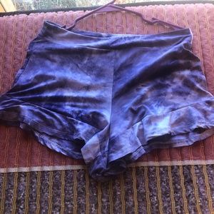 Ruffle bottom Purple Tye Dye stretchy shorts by RUE 21 size Medium